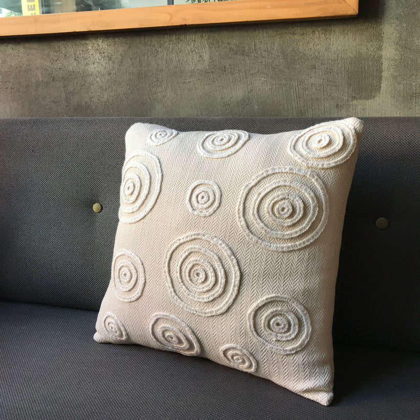 THE ACCENT PILLOWS