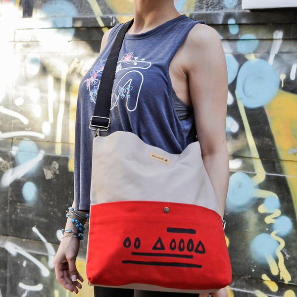 A woman wearing a beige and red hazelnut shoulder bag-Devrim Studio